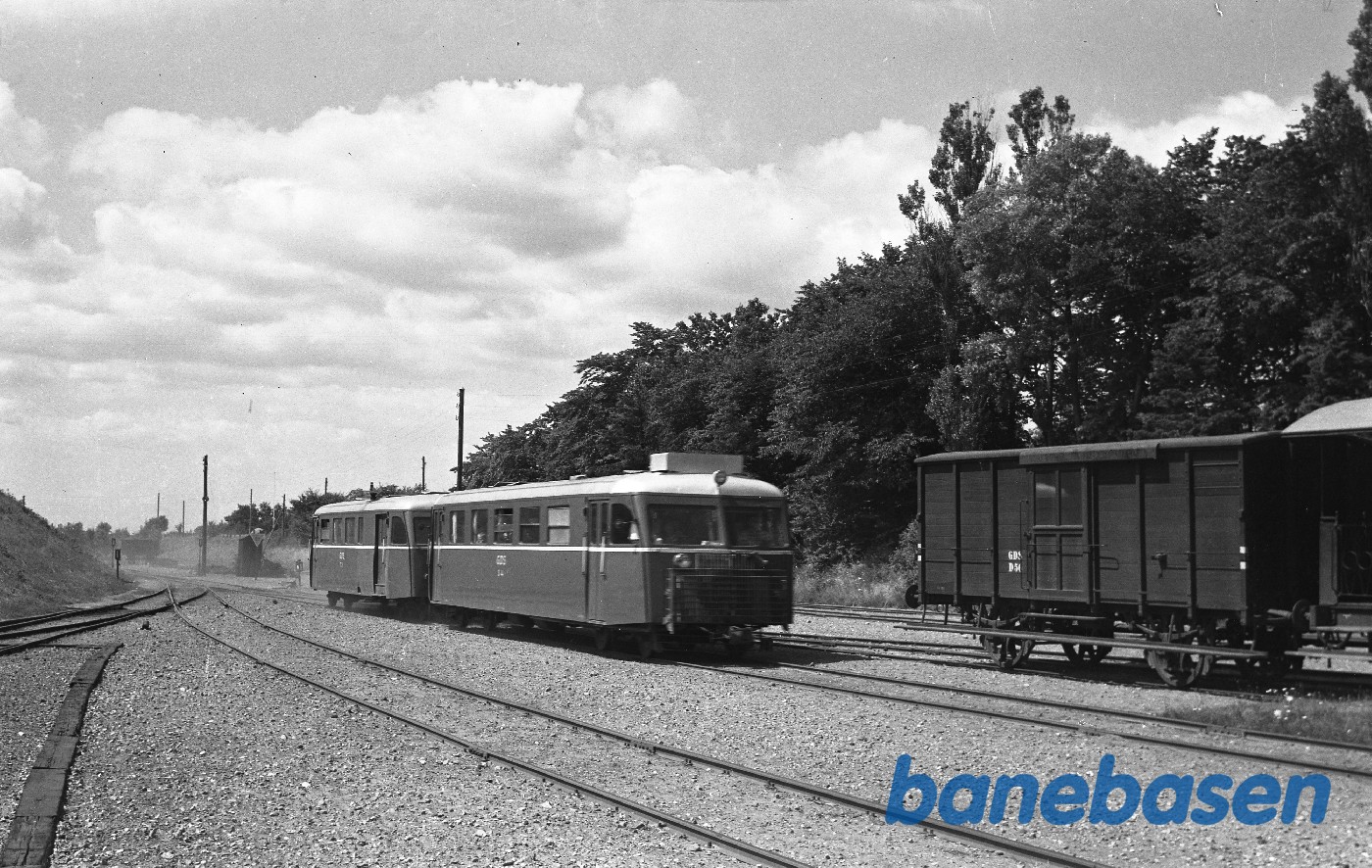 S 4 + T 3, i baggrunden D 56 S 4 + T 3, i baggrunden D 56