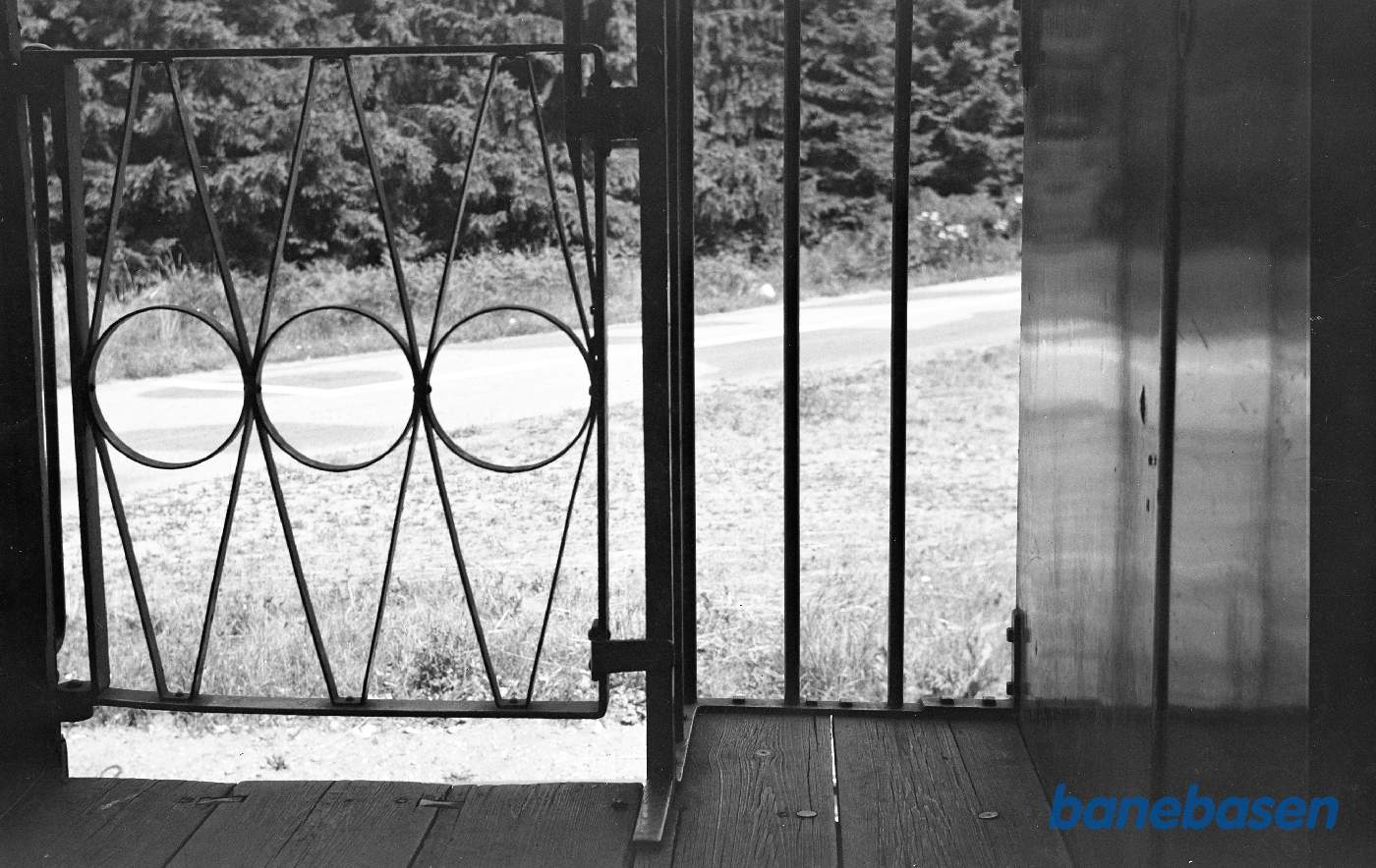 Detaljebillede af låge på endeperron C 32 Detaljebillede af låge på endeperron C 32