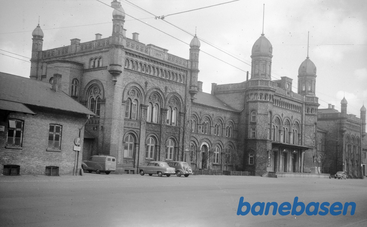 Odense gl. station, set fra gadesiden Odense gl. station, set fra gadesiden