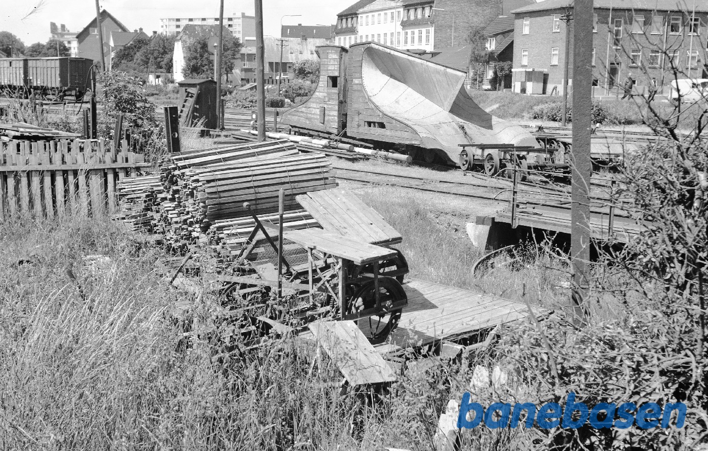 2 sneplove ved drejeskiven 2 sneplove ved drejeskiven