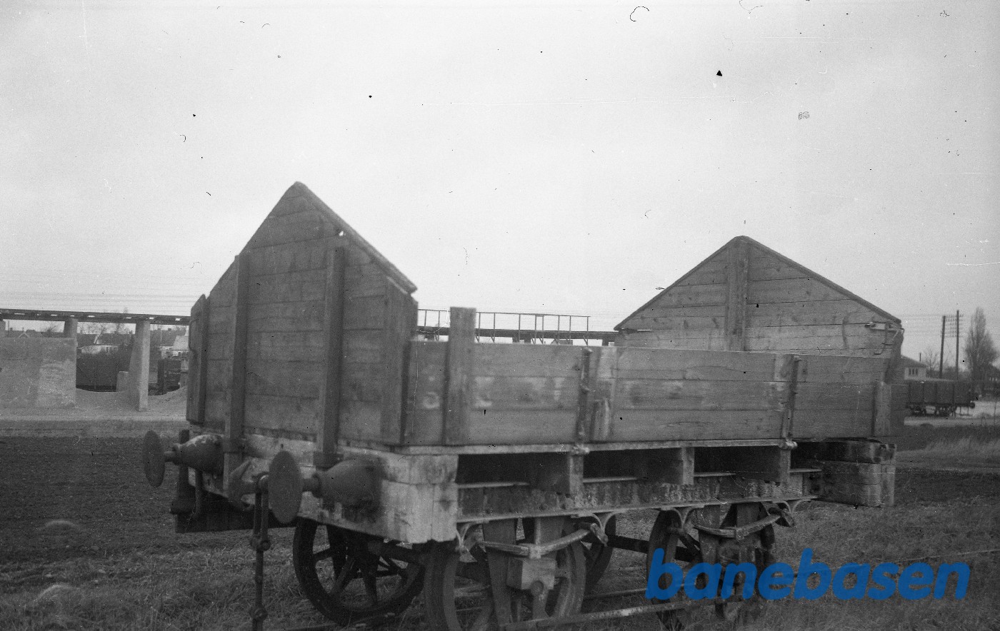 Åben godsvogn med spidse gavle til kalktransport (puffer og hjul fra GDS) Åben godsvogn med spidse gavle til kalktransport (puffer og hjul fra GDS)