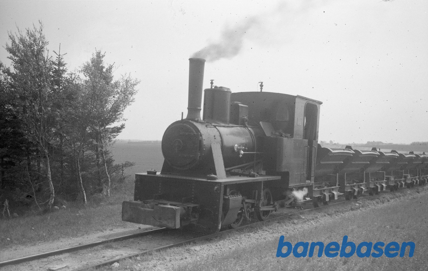 Damplokomotiv nr. 8 med tog Damplokomotiv nr. 8 med tog