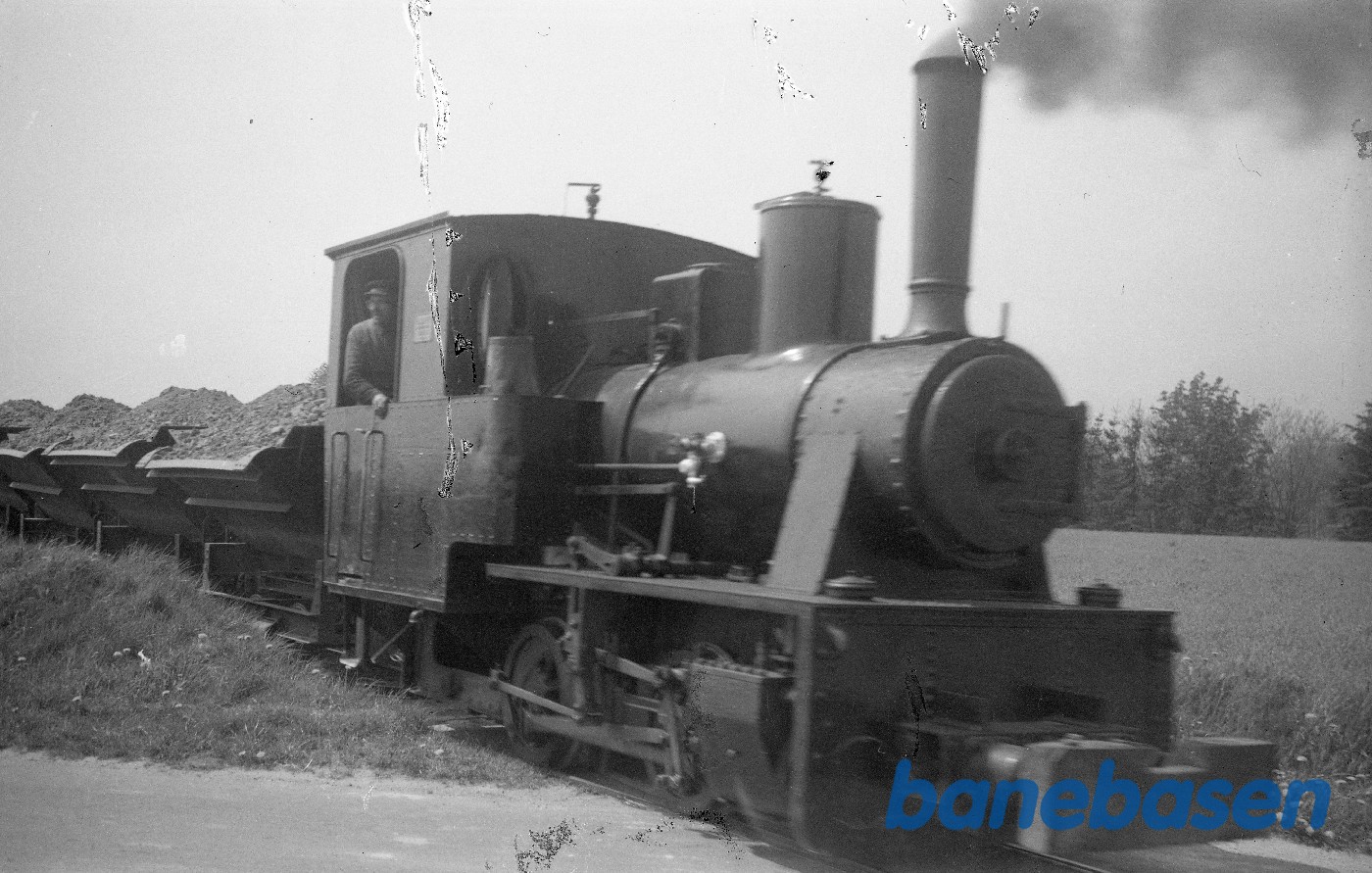 Damplokomotiv nr. 8 med tog Damplokomotiv nr. 8 med tog