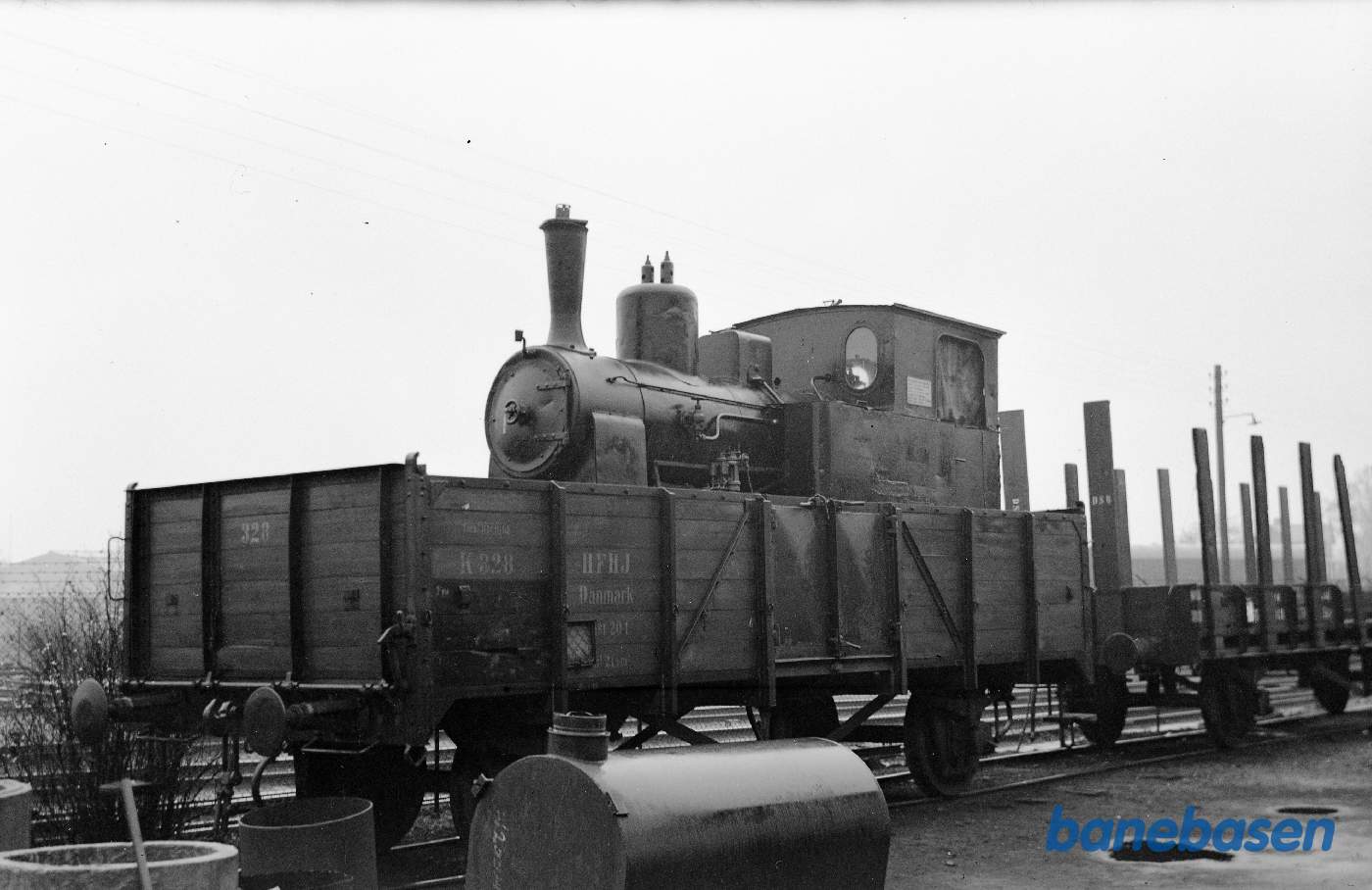 Åben godsvogn med damplokomotiv DDS 6 (O & K 6824/1915)