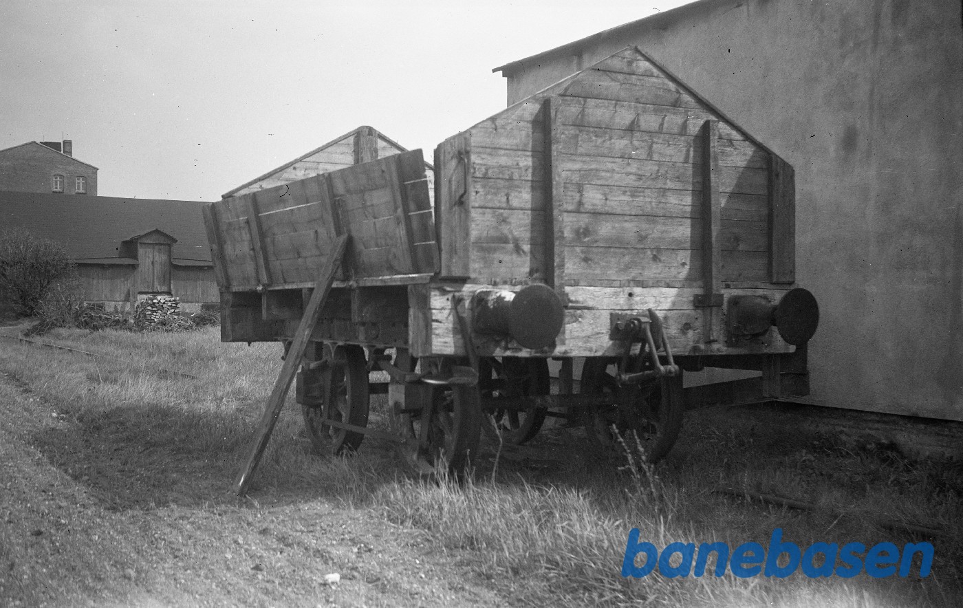 Åben godsvogn med spidse gavle til kalktransport (puffer og hjul fra GDS) Åben godsvogn med spidse gavle til kalktransport (puffer og hjul fra GDS)