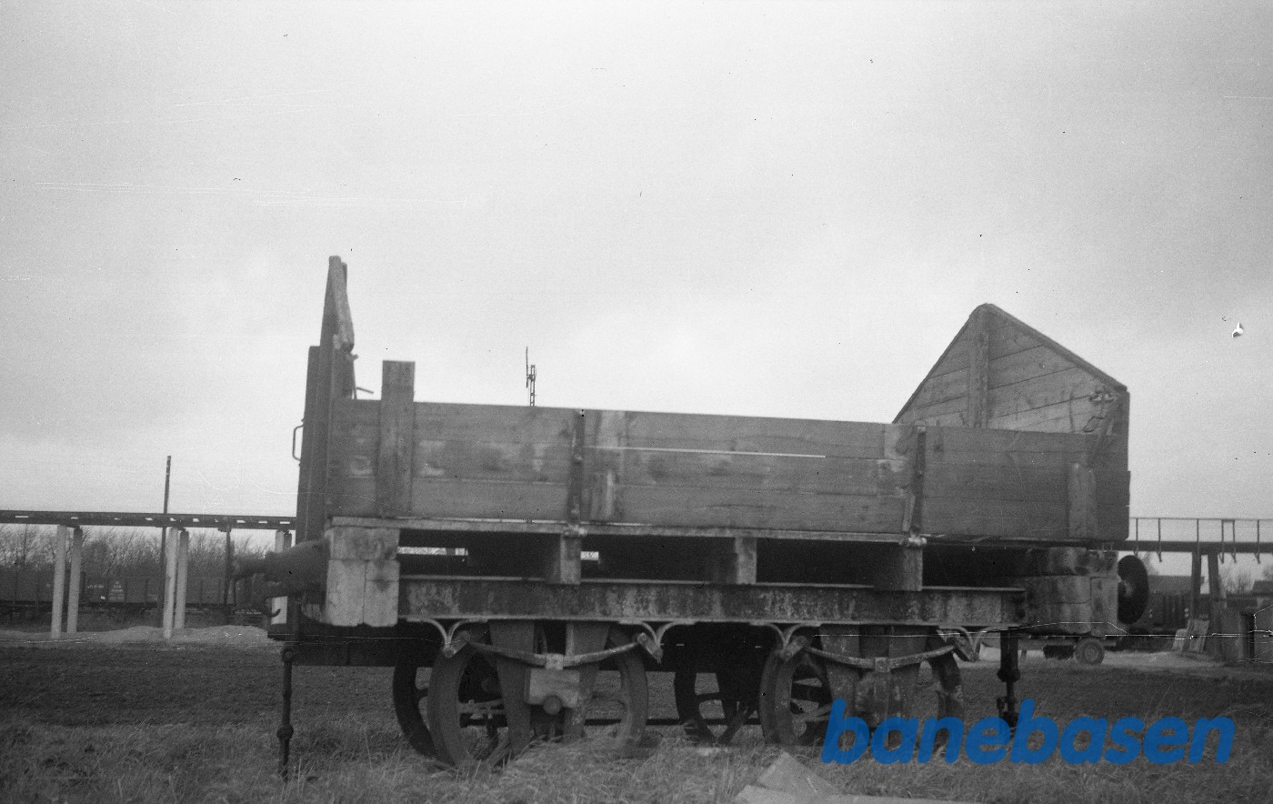 Åben godsvogn med spidse gavle til kalktransport (puffer og hjul fra GDS) Åben godsvogn med spidse gavle til kalktransport (puffer og hjul fra GDS)