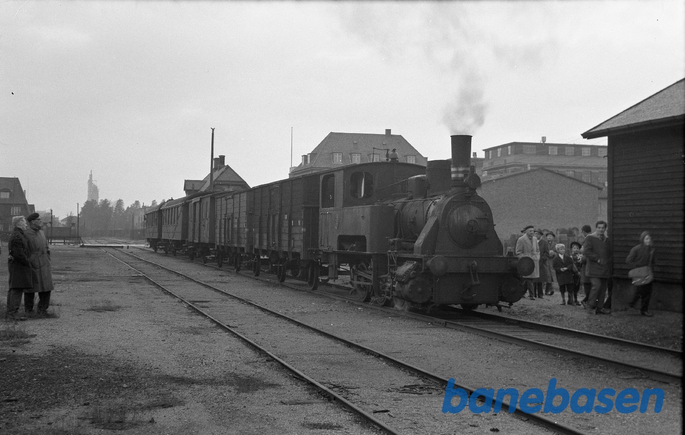 DJK-udflugtstog med AB 6 + 2 I + E 2 + 2 DSB C DJK-udflugtstog med AB 6 + 2 I + E 2 + 2 DSB C