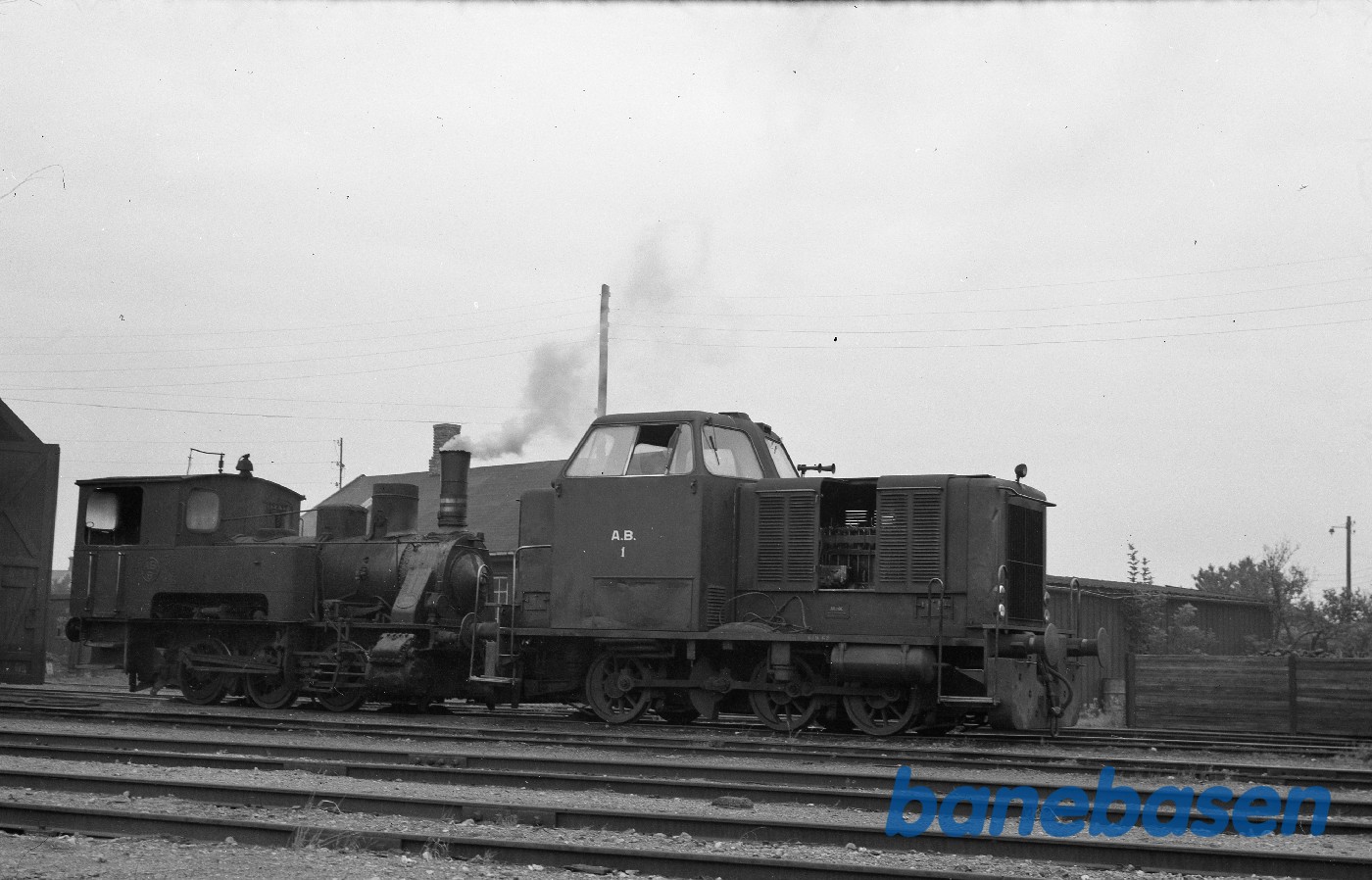 Damplokomotiv nr. 6 + diesellokomotiv 1 Damplokomotiv nr. 6 + diesellokomotiv 1