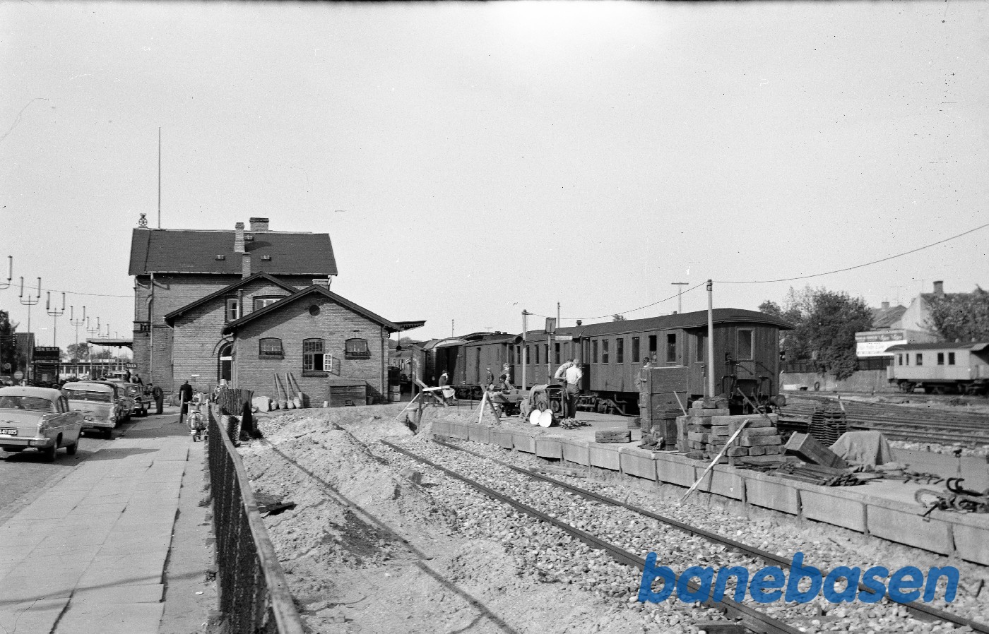 Nykøbig Falster gamle station, LJ tog ved perron Nykøbig Falster gamle station, LJ tog ved perron