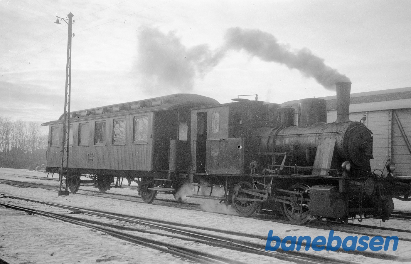 Damplokomotiv nr. 3 + personvogn D 23 Damplokomotiv nr. 3 + personvogn D 23