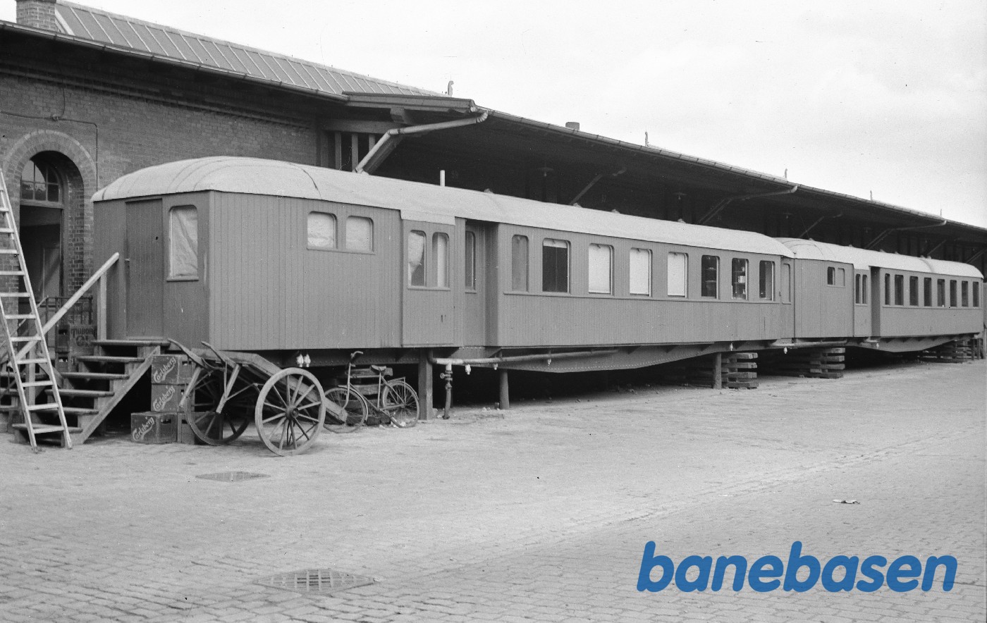 Vognkasser fra ML 502 og 507 som midlertidigt marketenderi Vognkasser fra ML 502 og 507 som midlertidigt marketenderi