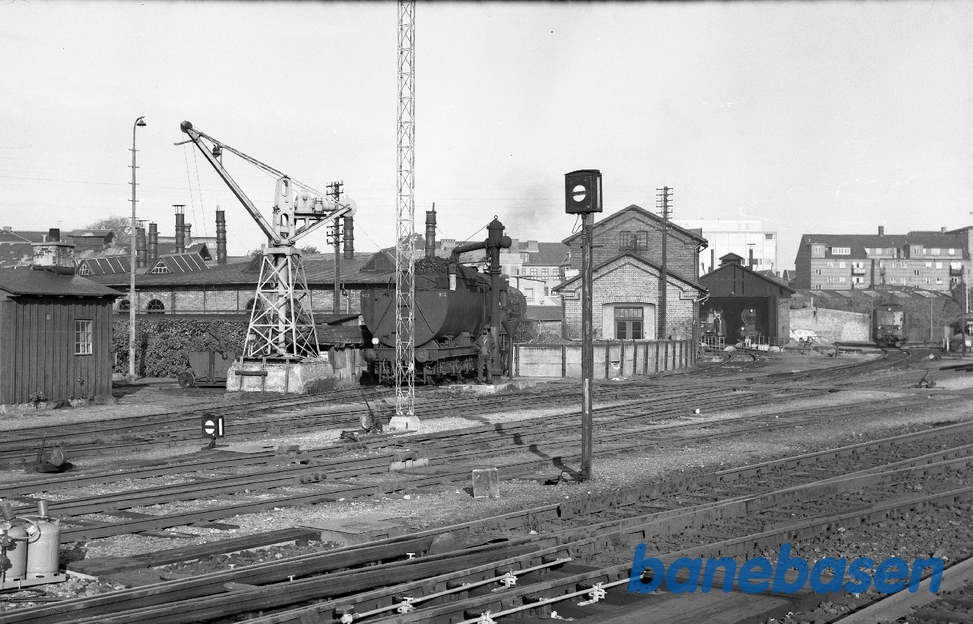 Ålborg maskindepot med E 972 under vandtagning Ålborg maskindepot med E 972 under vandtagning