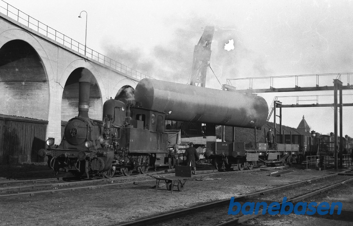 F 473 + Kørekran 143, flytning af oliebeholder på mdt Gb F 473 + Kørekran 143, flytning af oliebeholder på mdt Gb