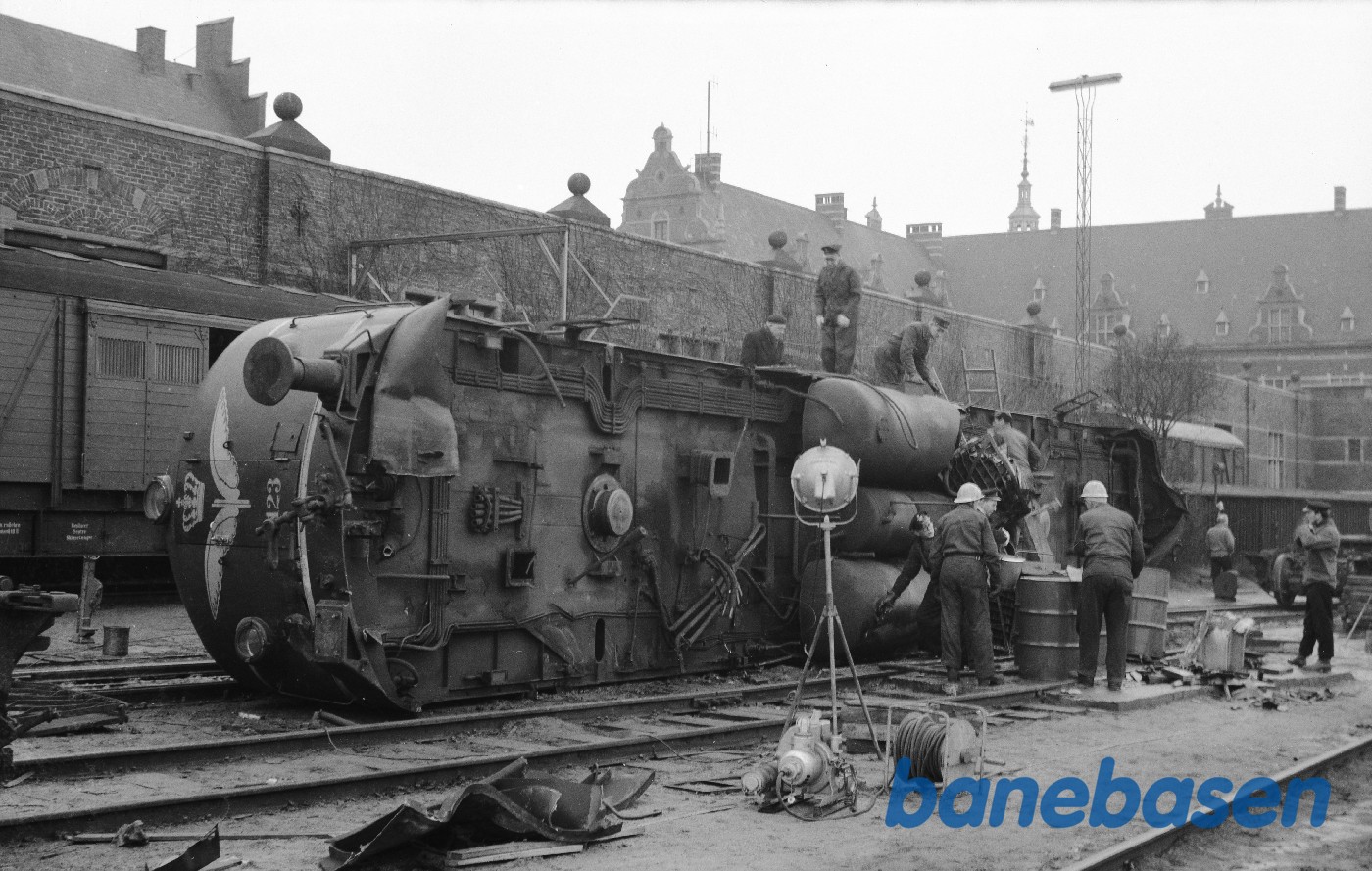 MY 1123 væltet efter afsporing MY 1123 væltet efter afsporing