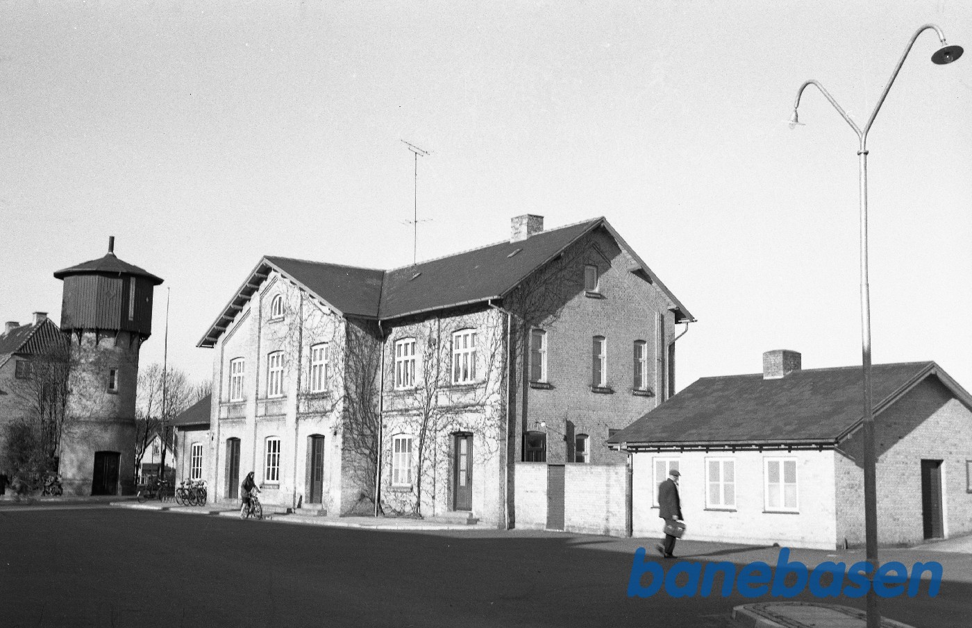 Skørping station, gadeside Skørping station, gadeside