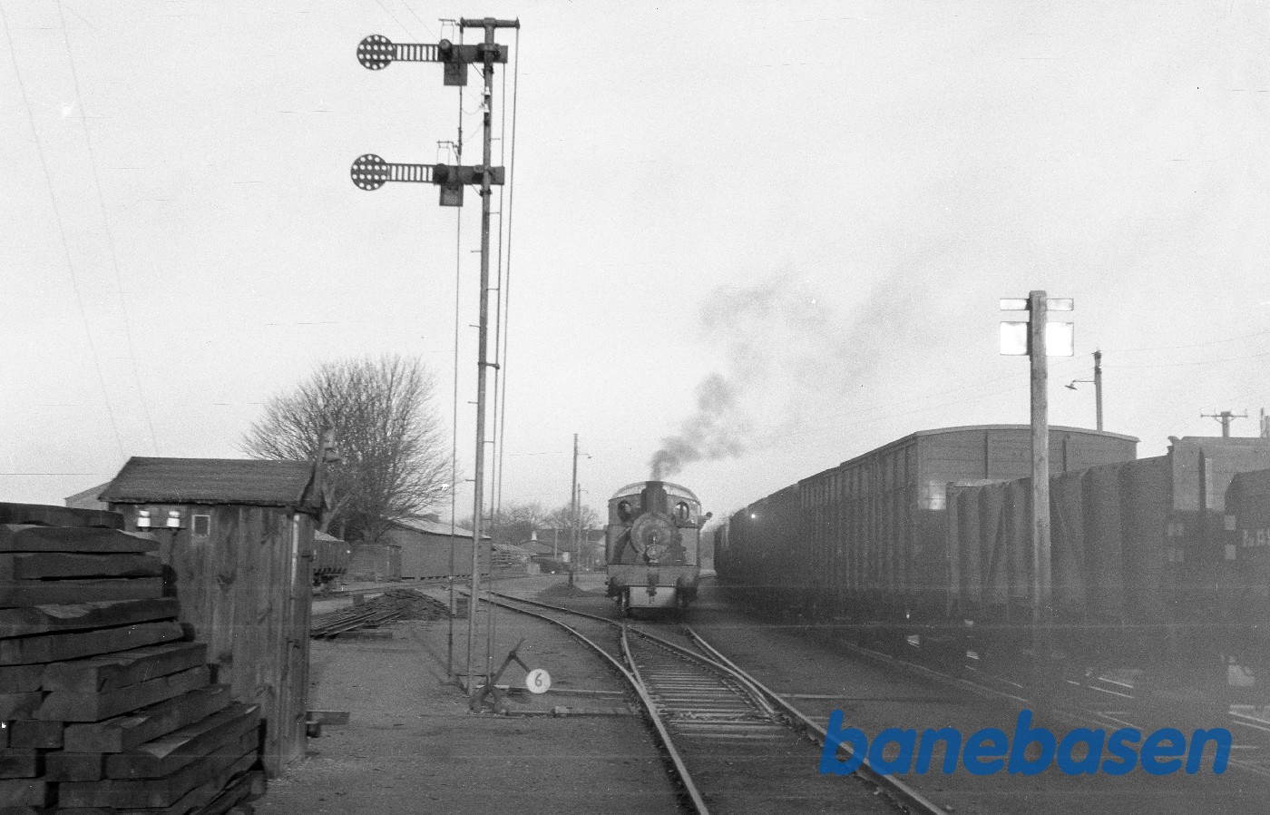Gørlev station, i forgr. signalmast, i baggr. rangerer DdS 7 Gørlev station, i forgr. signalmast, i baggr. rangerer DdS 7