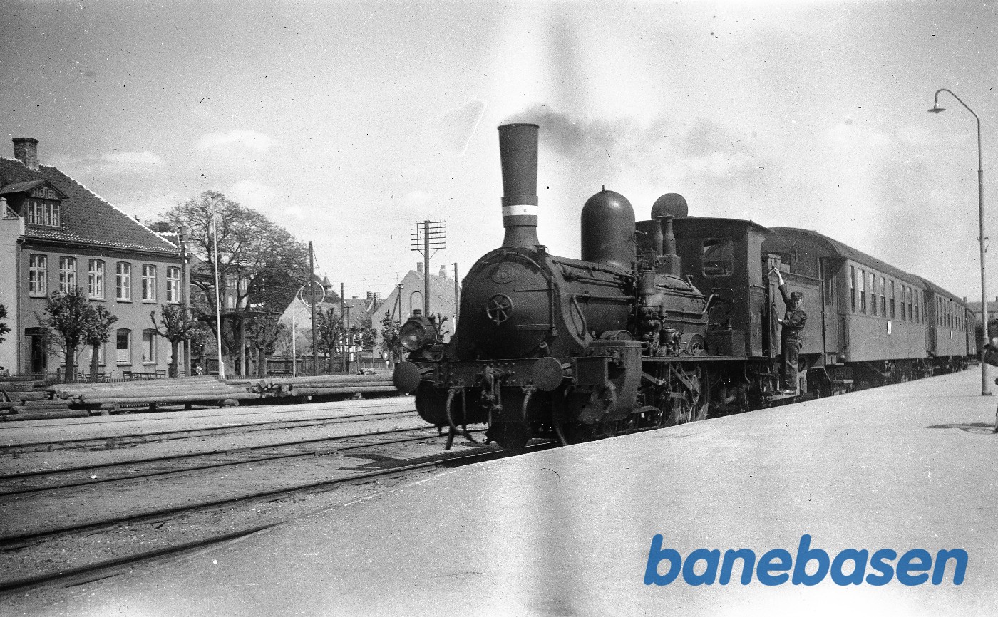 G 169 ankommer med tog 148 fra Nyborg G 169 ankommer med tog 148 fra Nyborg