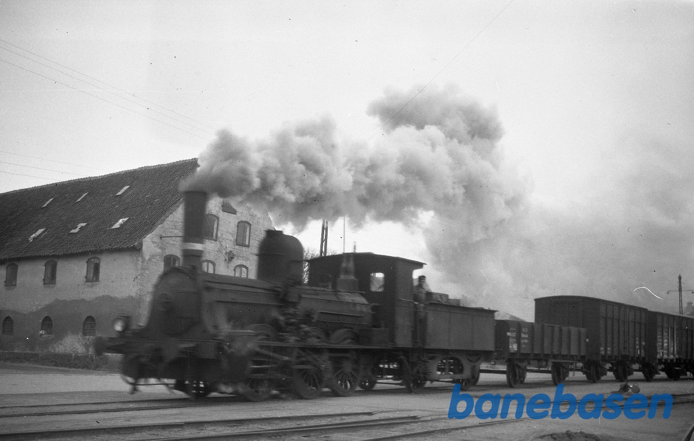 G-maskine med godstog mod Odense på havnen G-maskine med godstog mod Odense på havnen