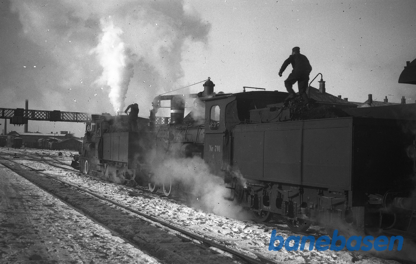 C 710 + 701 i forspand foran tog 235 C 710 + 701 i forspand foran tog 235