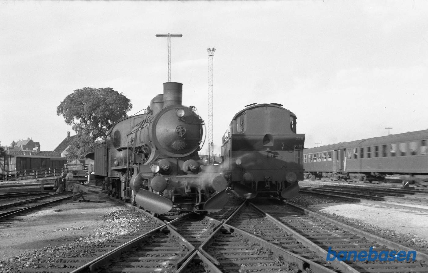 P 909 + S 738 P 909 + S 738