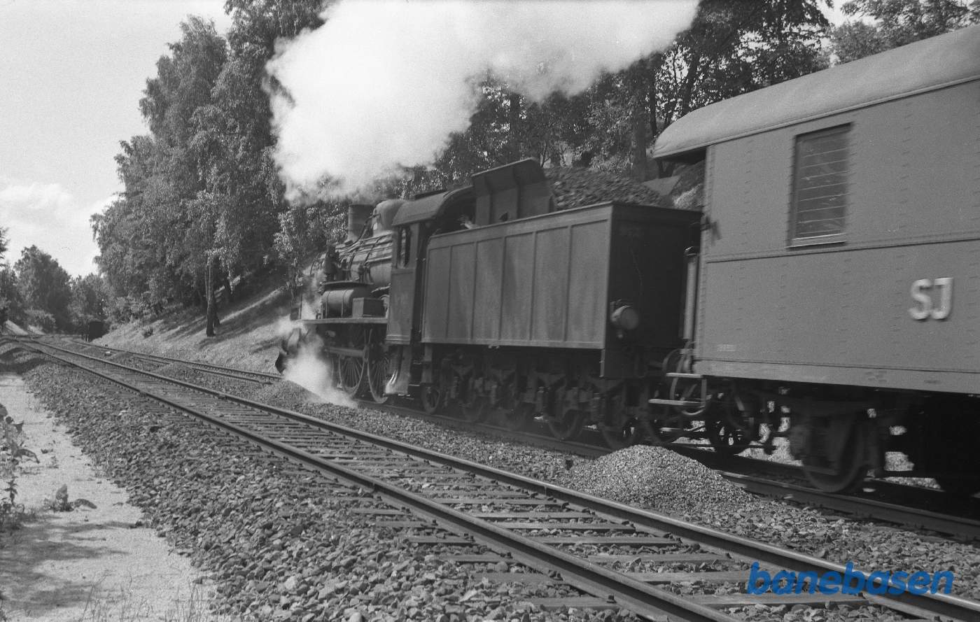 P-maskine med persontog (og SJ-postvogn) Kystbanen ?