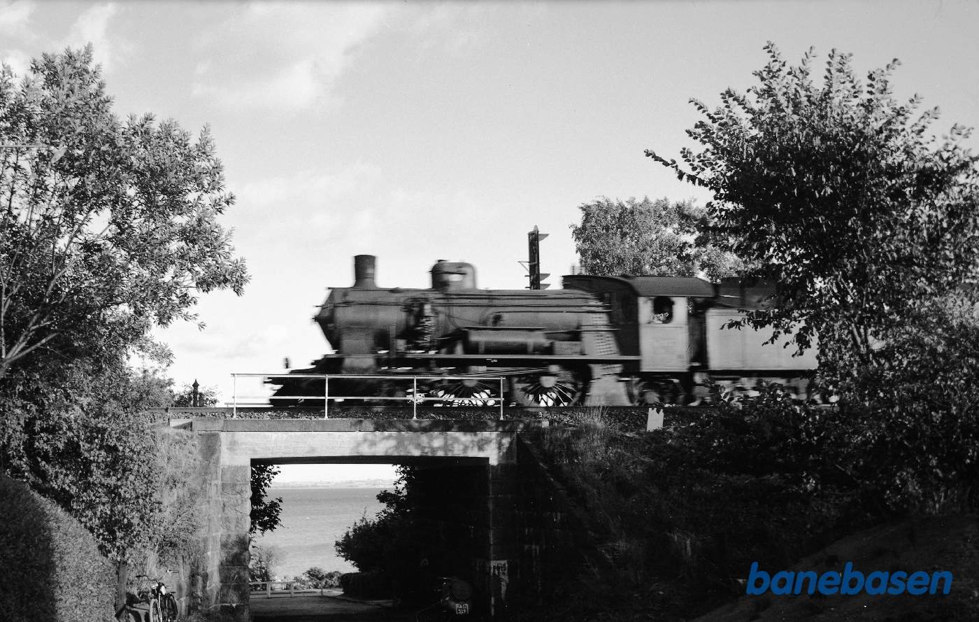 P 917 passerer viadukt over Bøgebakken
