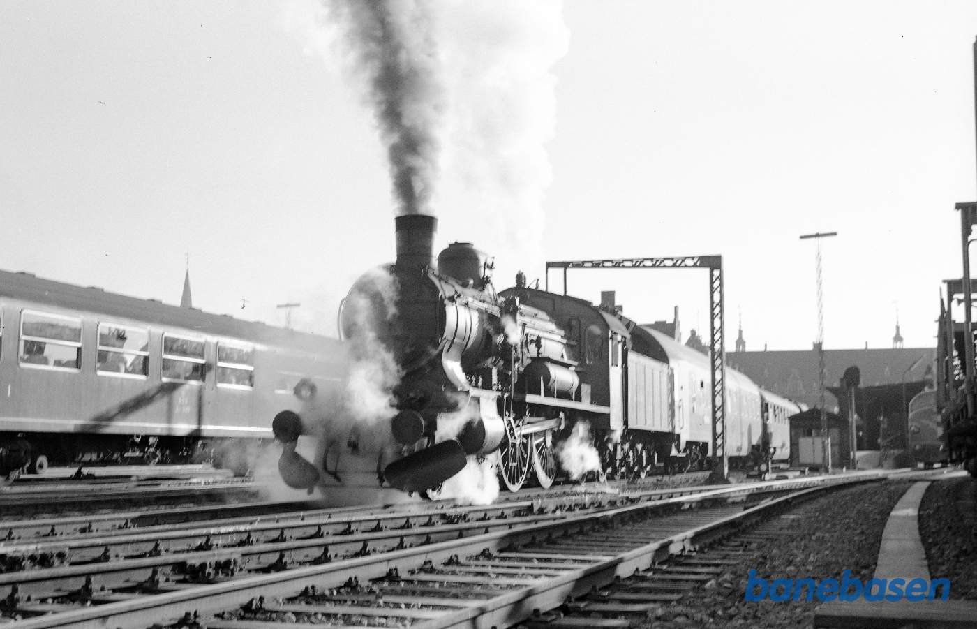 P-maskine med tog 402 (kl. 05.00)