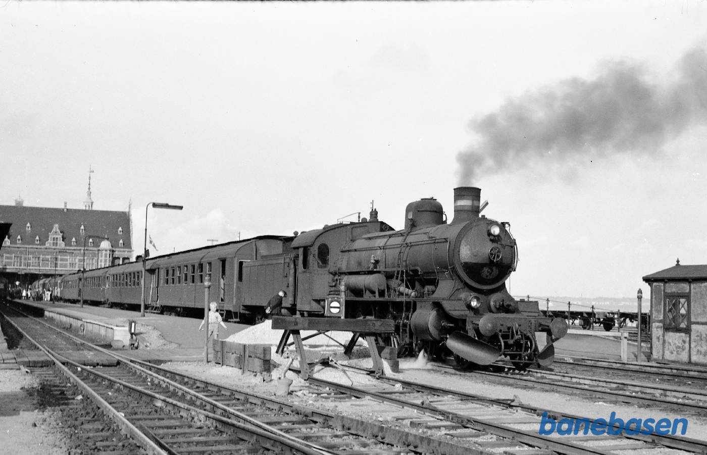 P-maskine med tog 464