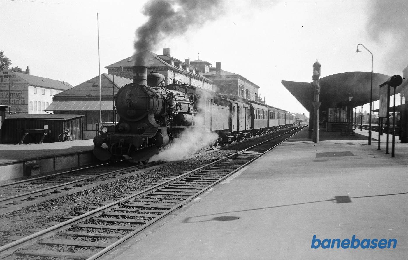 P 931 (?) med persontog P 931 (?) med persontog