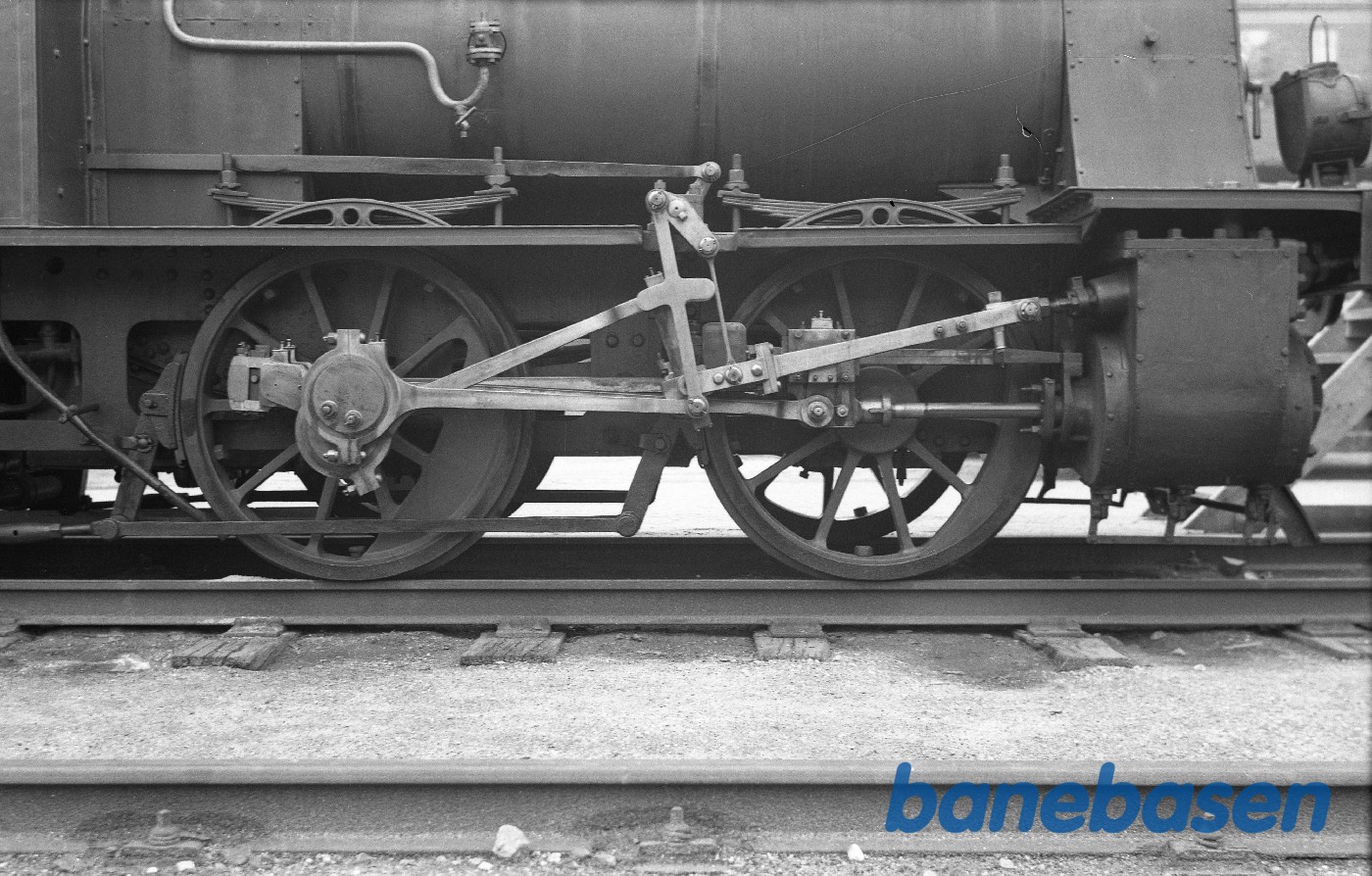 Damplokomotiv P 125, cylinder og gangtøj, højre side Damplokomotiv P 125, cylinder og gangtøj, højre side