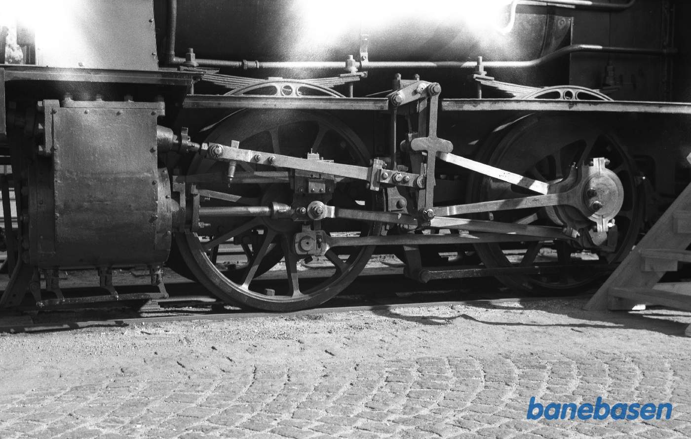 Damplokomotiv P 125, gangtøj og cylinder, venstre side Damplokomotiv P 125, gangtøj og cylinder, venstre side