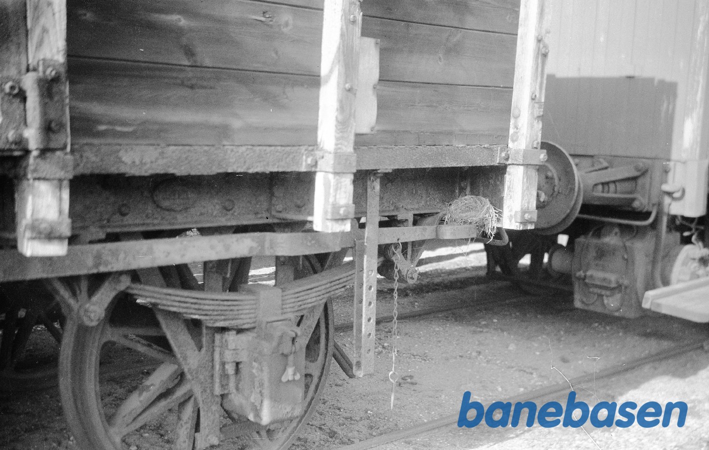 Fuglerede på vægtstangshåndbremse på K 192 Fuglerede på vægtstangshåndbremse på K 192