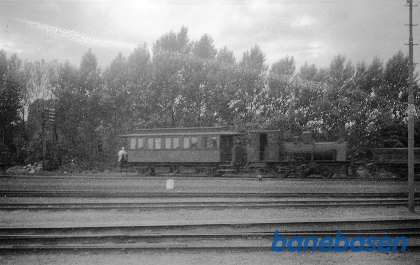 Damplokomotiv + personvogn Damplokomotiv + personvogn