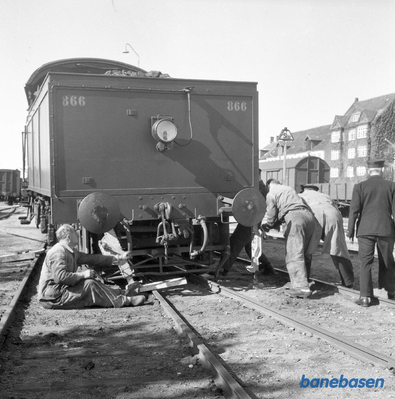 D 866 afsporet med tender