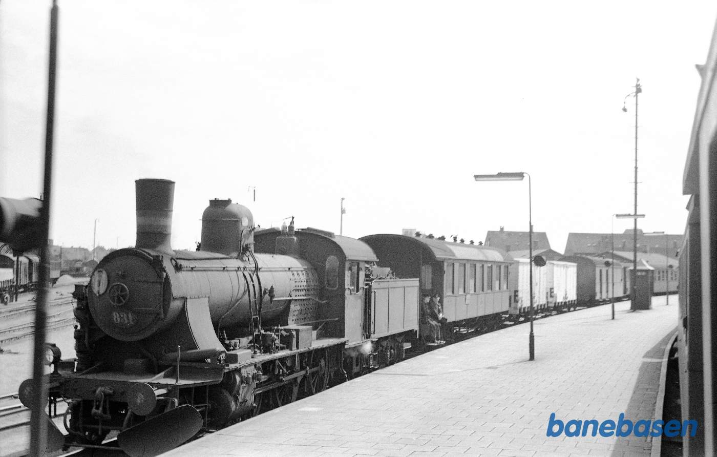 D 831 med sær-godstog