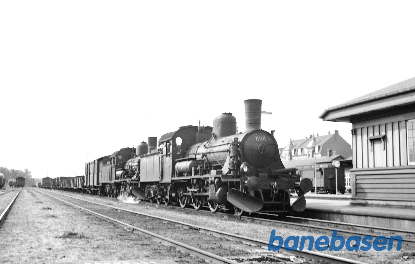 D 898 + D 893 med ballasttog D 898 + D 893 med ballasttog