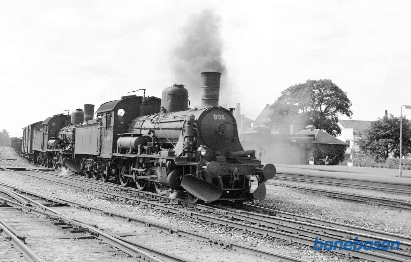 D 898 + D 897 med ballasttog