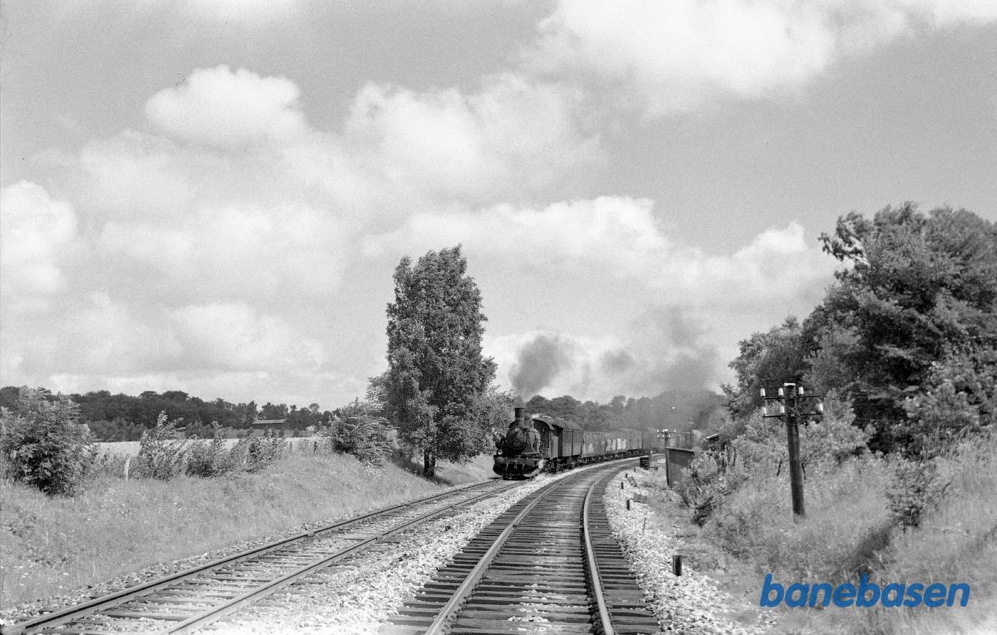 D 821 med godstog et sted på Kystbanen