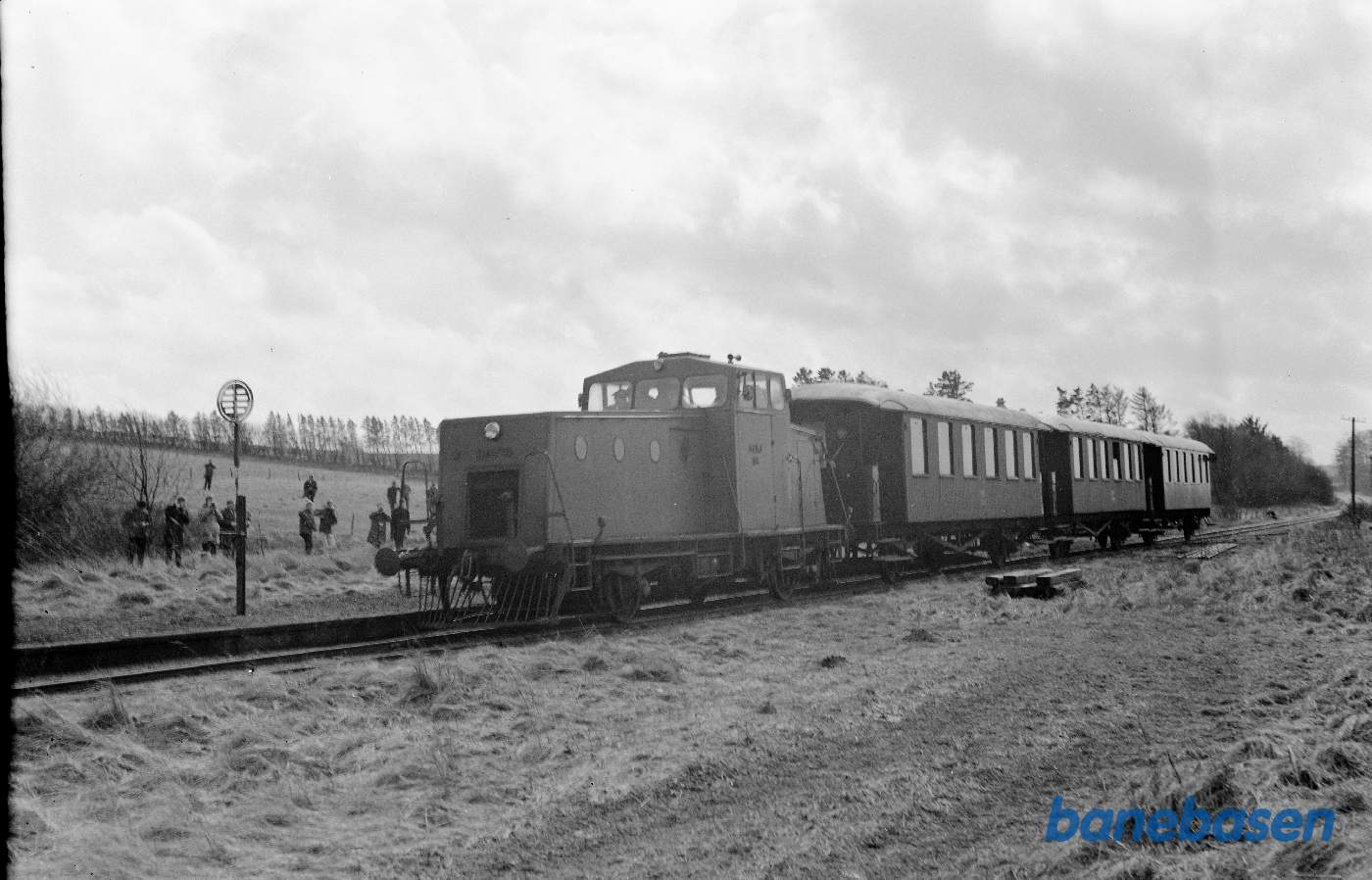 M 4 med udflugtstog for jernbane-entusiaster