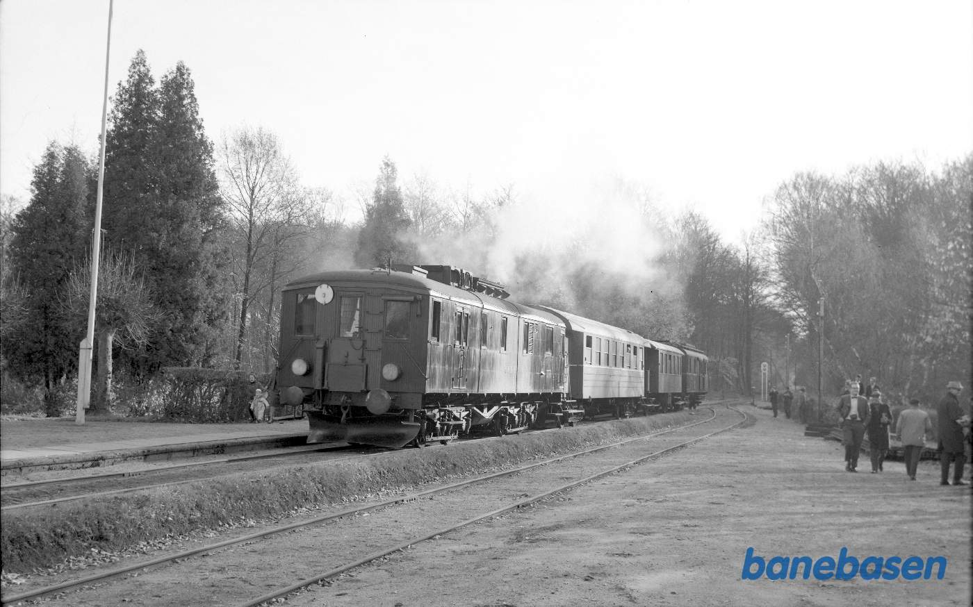 M 1 og M 2 med DJK-udflugtstog