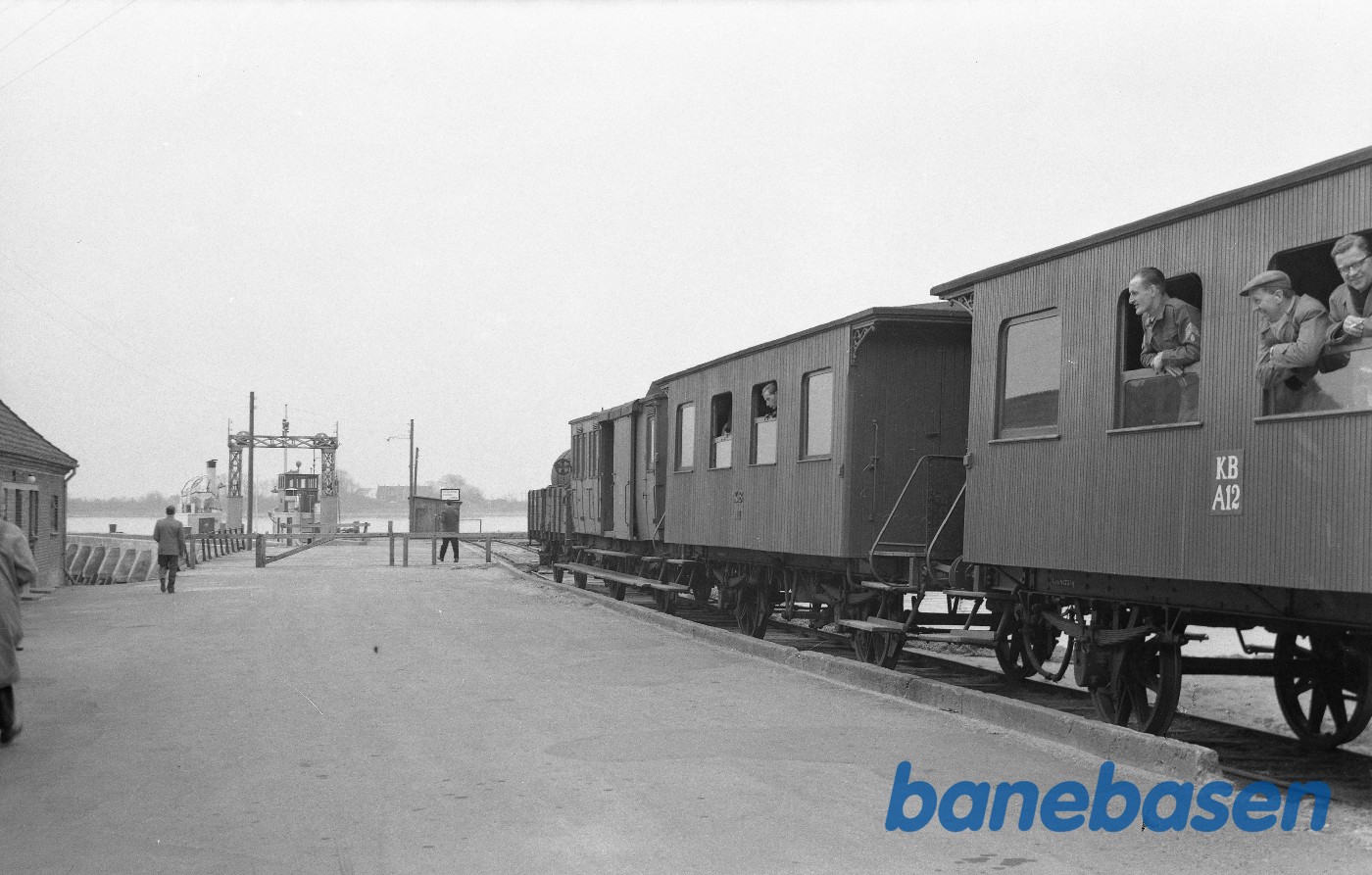 Damplokomotiv 2 med udflugtstog for DMJK Damplokomotiv 2 med udflugtstog for DMJK