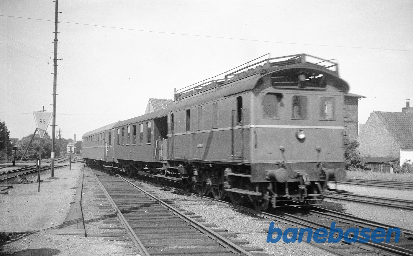 M 4 med persontog M 4 med persontog