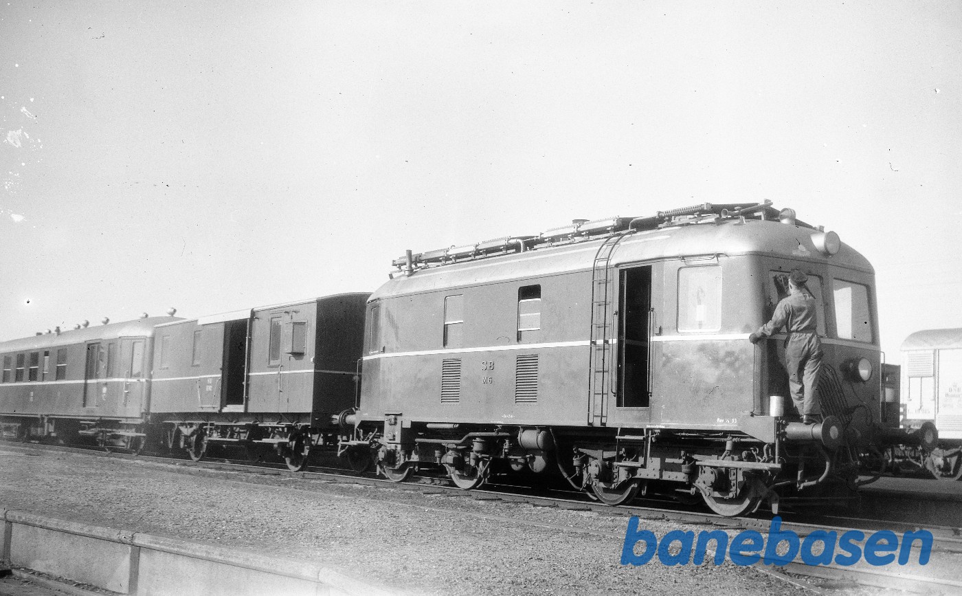 M 6 med persontog M 6 med persontog