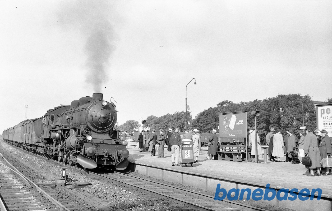 E 980 med tog 30 fra Korsør E 980 med tog 30 fra Korsør
