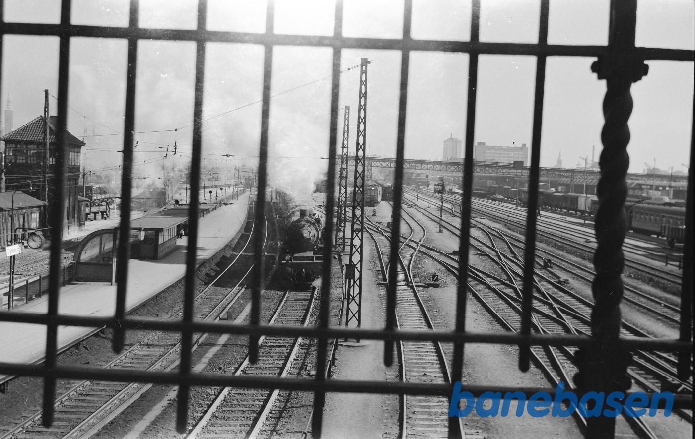 Vue fra Dybbølsbro, E-maskine på vej mod vest Vue fra Dybbølsbro, E-maskine på vej mod vest