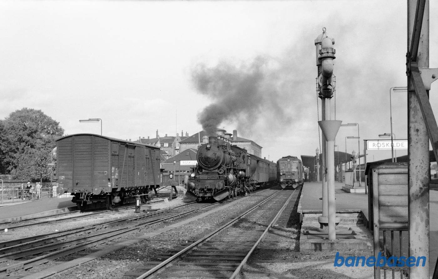 E 986 med persontog til Kalundborg E 986 med persontog til Kalundborg