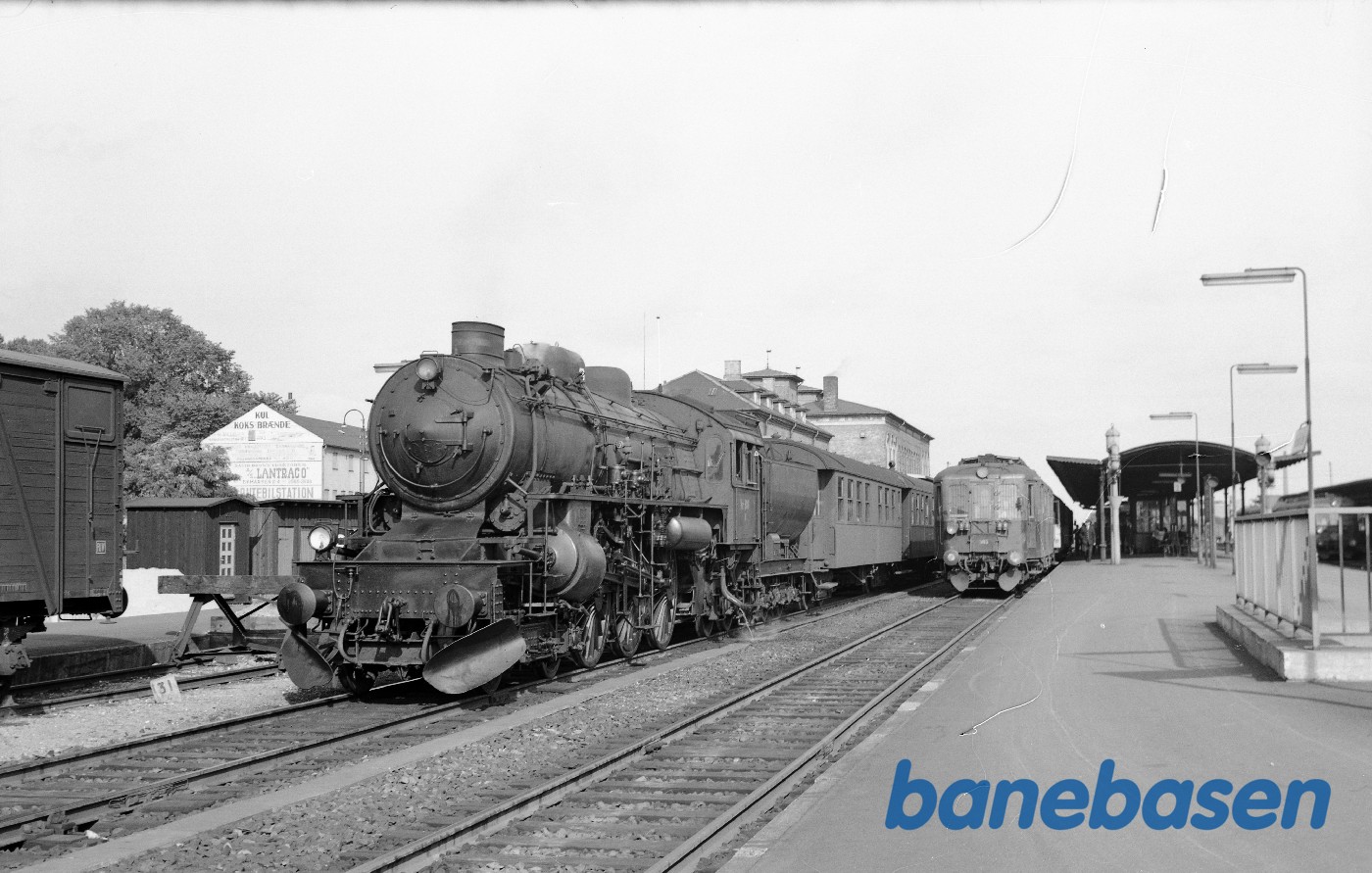 E 986 med persontog til Kalundborg E 986 med persontog til Kalundborg