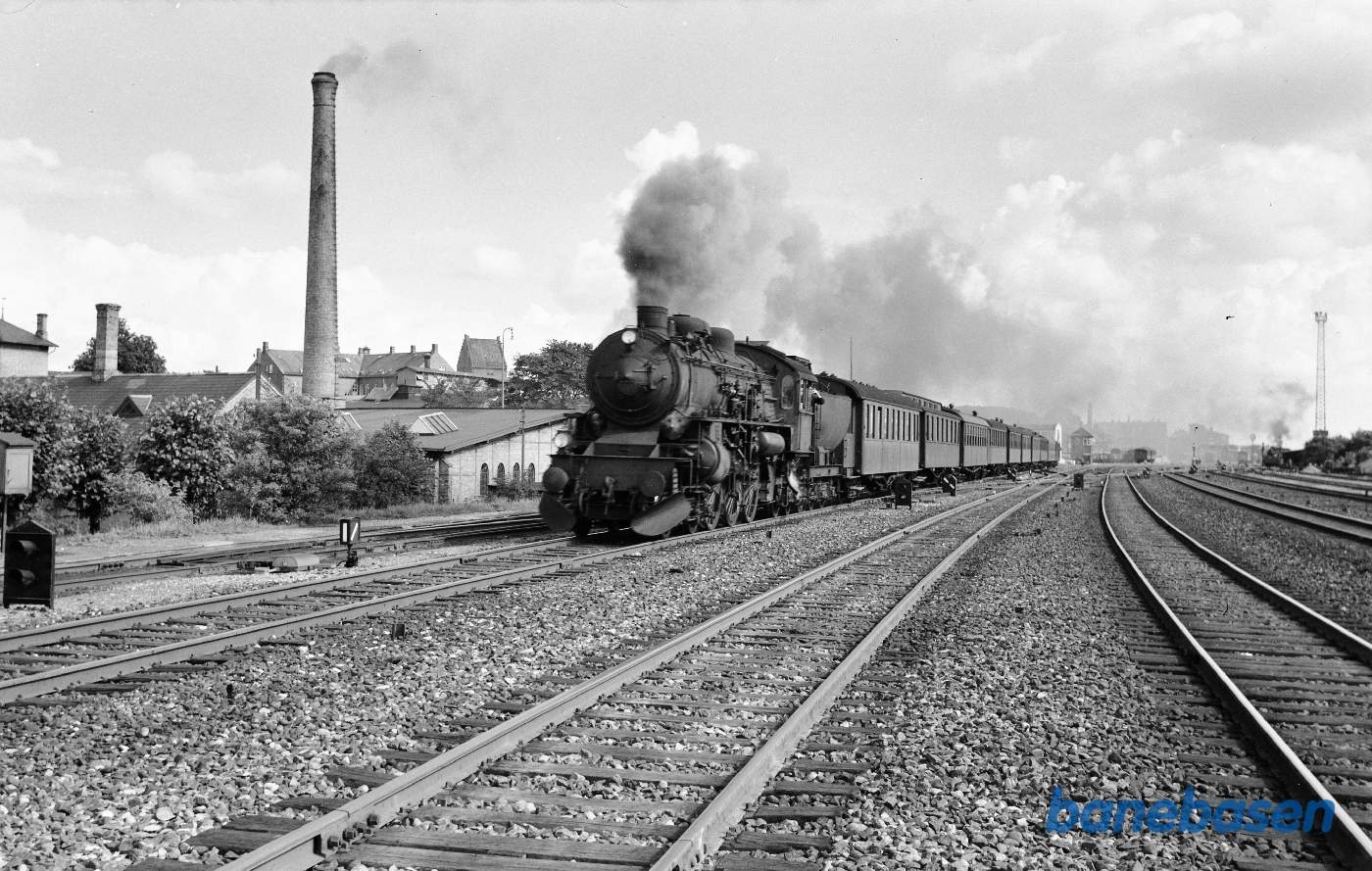 E-maskine med persontog mod Kalundborg E-maskine med persontog mod Kalundborg