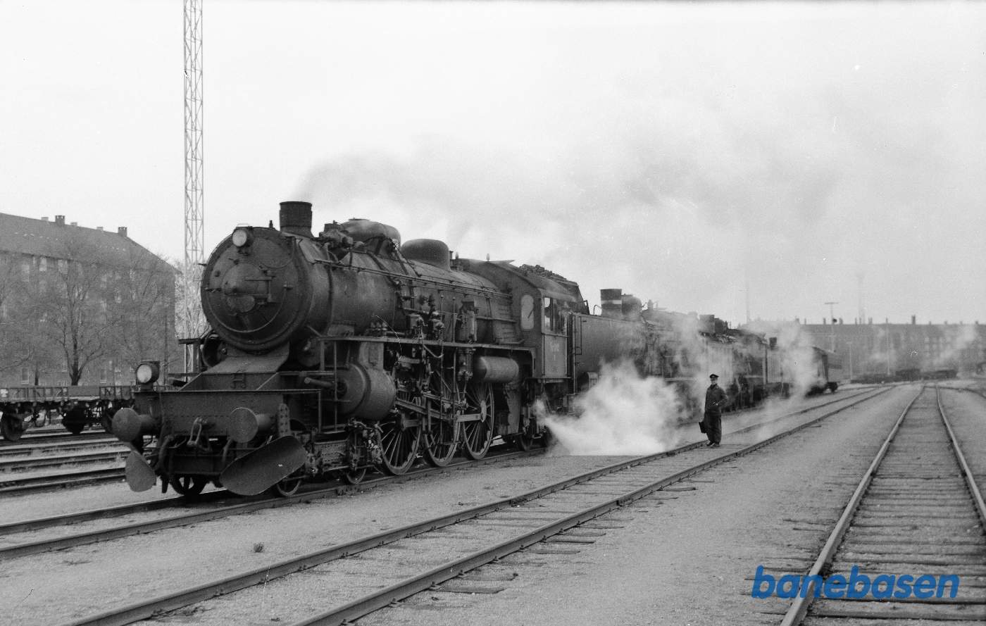 E 992 + P 919 + P 916 + F 468 + F 460 + C 701 m. tender 719 (på vej til Sorø)