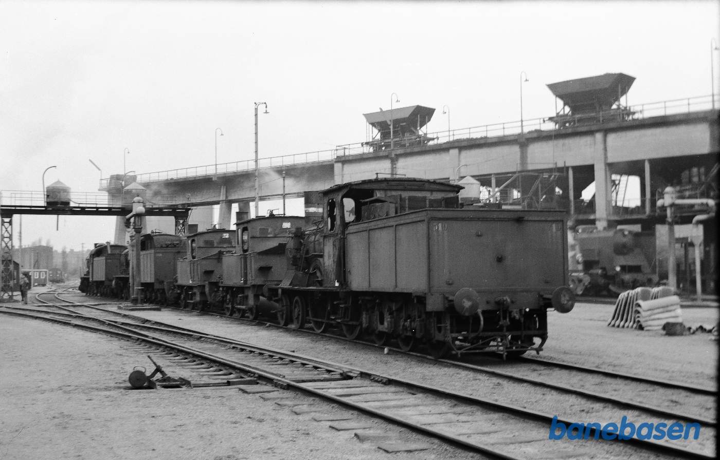 P 919 + P 916 + F 468 + F 460 + C 701 m. tender 719 (på vej til Sorø) P 919 + P 916 + F 468 + F 460 + C 701 m. tender 719 (på vej til Sorø)